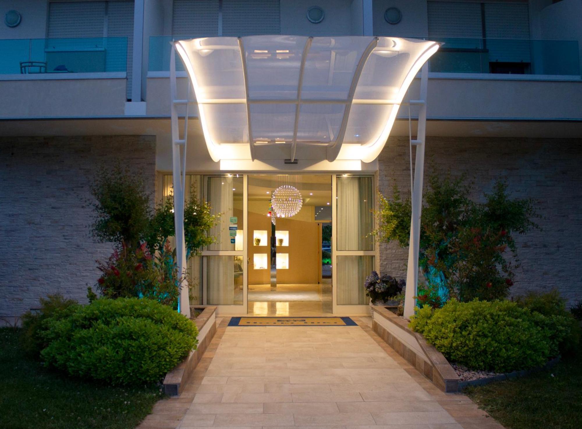 Hotel Hiki 3 Superior Бибионе Экстерьер фото